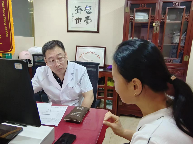 中医调治胆结石的智慧之路——专访扁圣中医馆关爱武主任