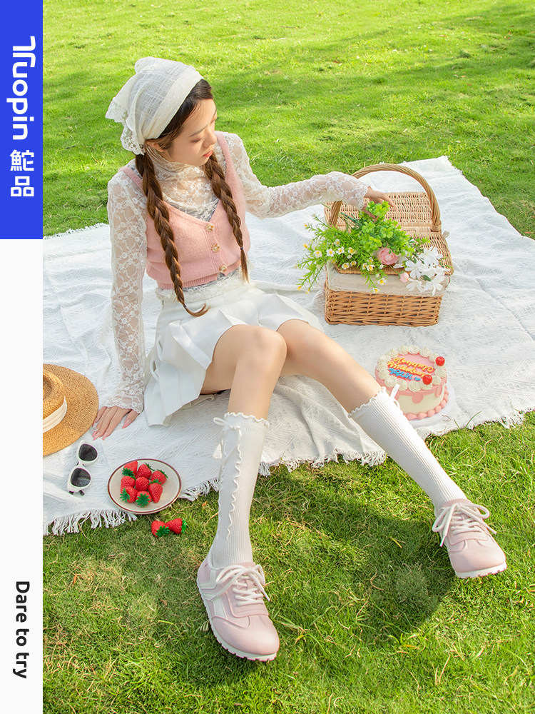 重塑优雅运动法则——鮀品原创芭蕾风复古勃肯德训鞋席卷潮流