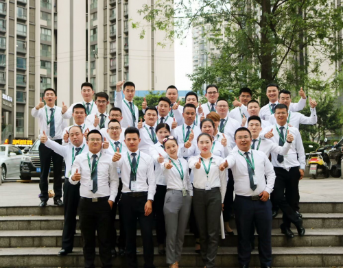 吕俊洁：北漂服务员逆袭链家“五虎上将”