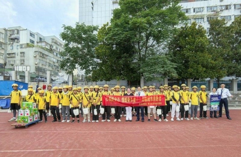 致敬城市奔跑者，南京链家怡景花园店暖“新”送清凉