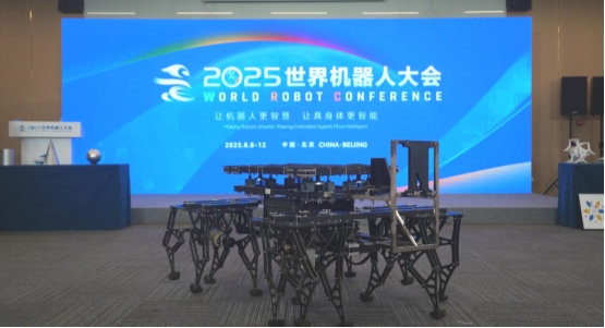 千樾铁马机器人亮相世界机器人大会 重载 “硬汉” 演绎科技柔情