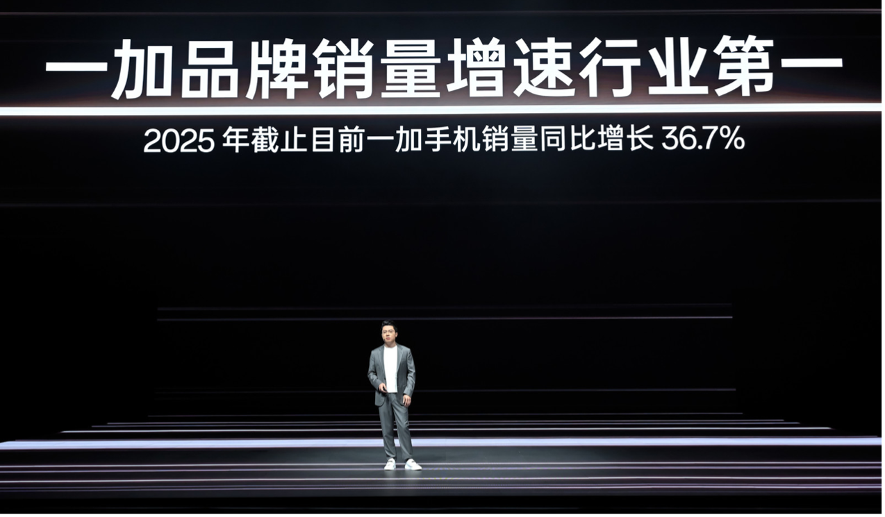 一加15丨Ace 6双舰齐发，「性能 Ultra」一加 15 售价 3999 元起