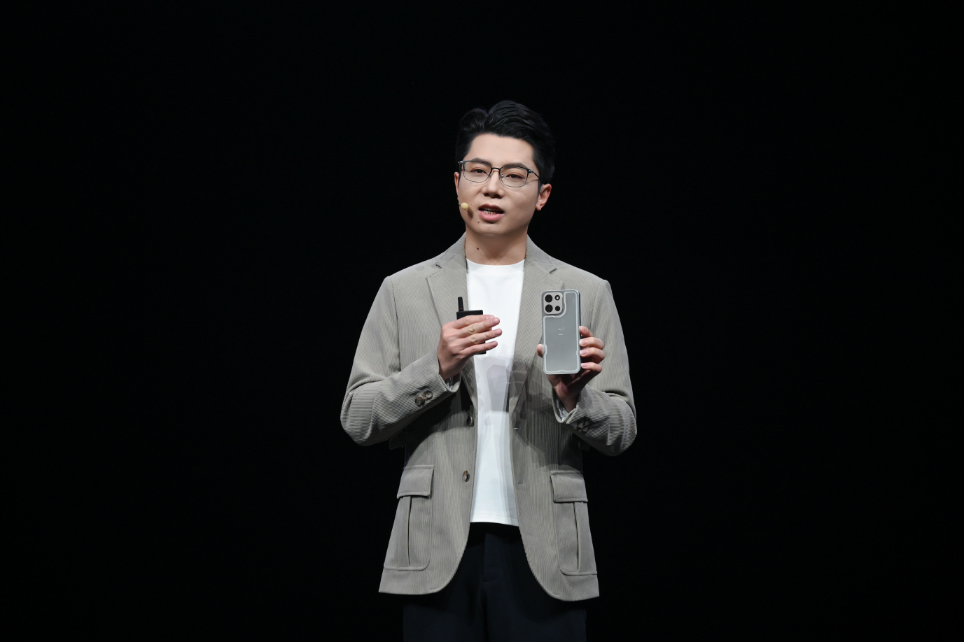 一加全新 Turbo 6 系列正式发布，首销优惠价1699元起