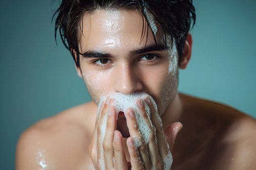 贴上“糙汉”标签了？，精致男生都开始用艳存的“玻胶双补”方案了